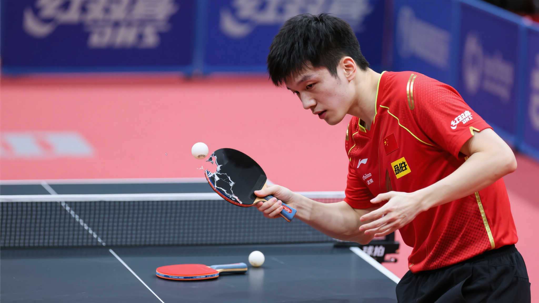 湿滑的场地 湿滑的场地